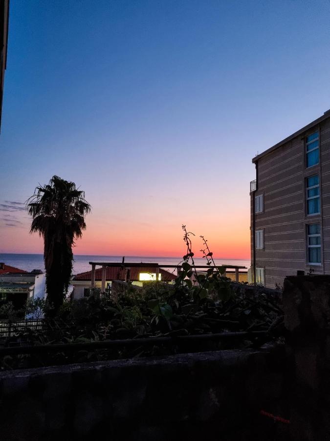 Apartments Rales Sveti Stefan Ngoại thất bức ảnh