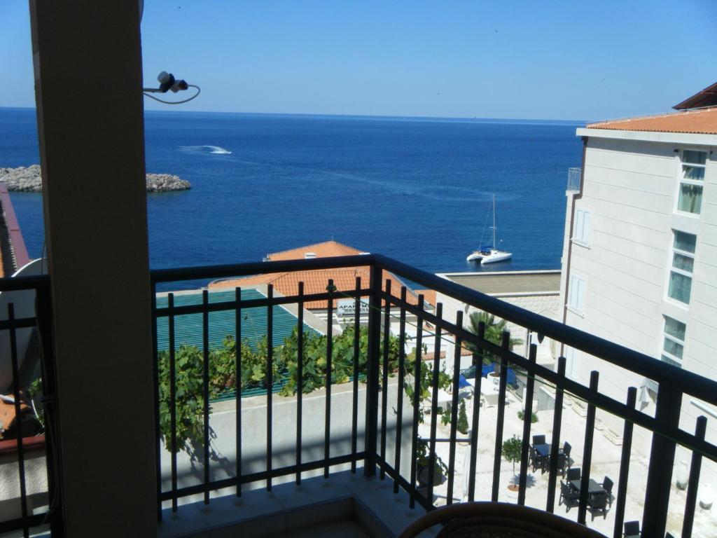 Apartments Rales Sveti Stefan Ngoại thất bức ảnh