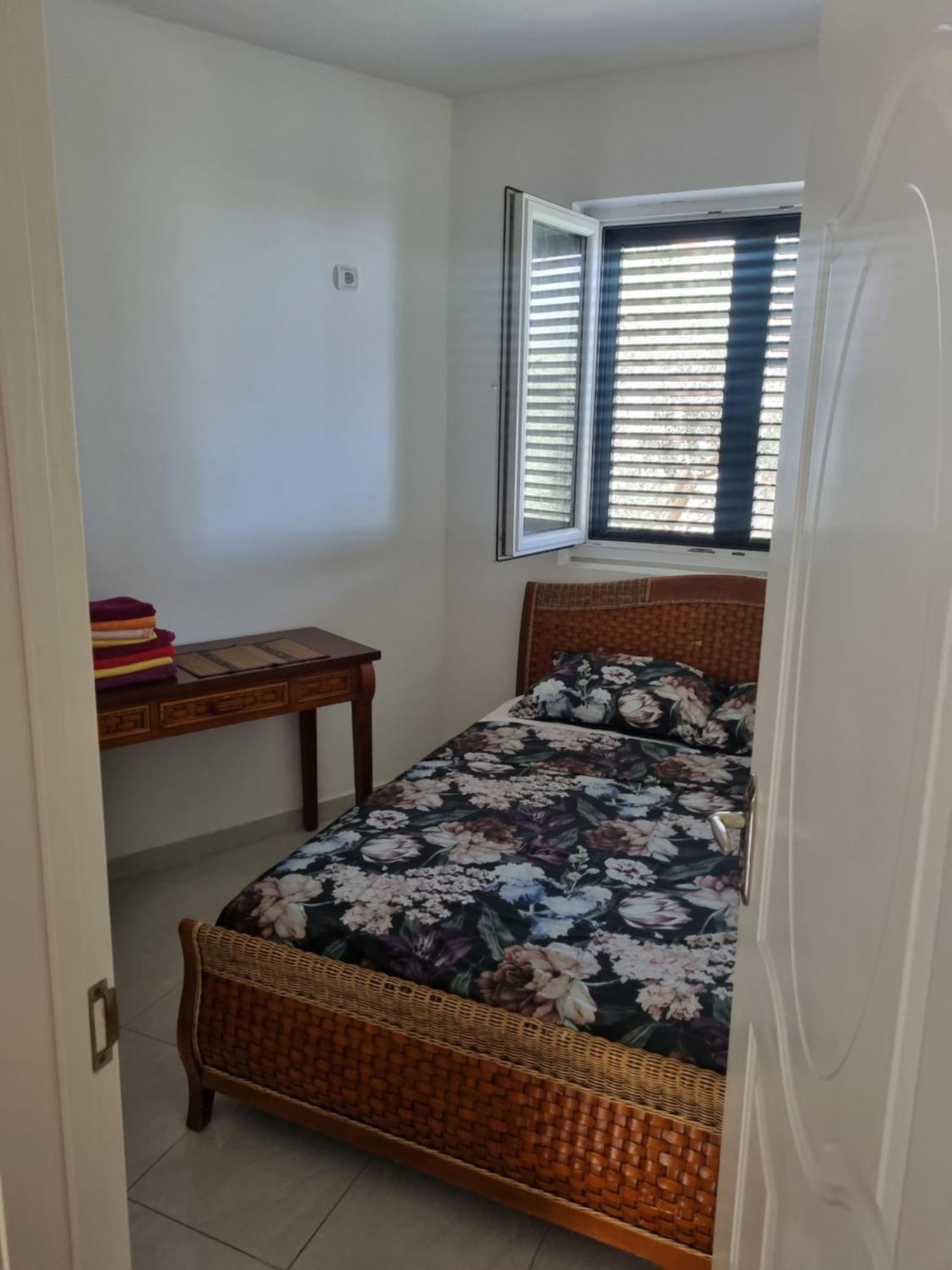 Apartments Rales Sveti Stefan Ngoại thất bức ảnh
