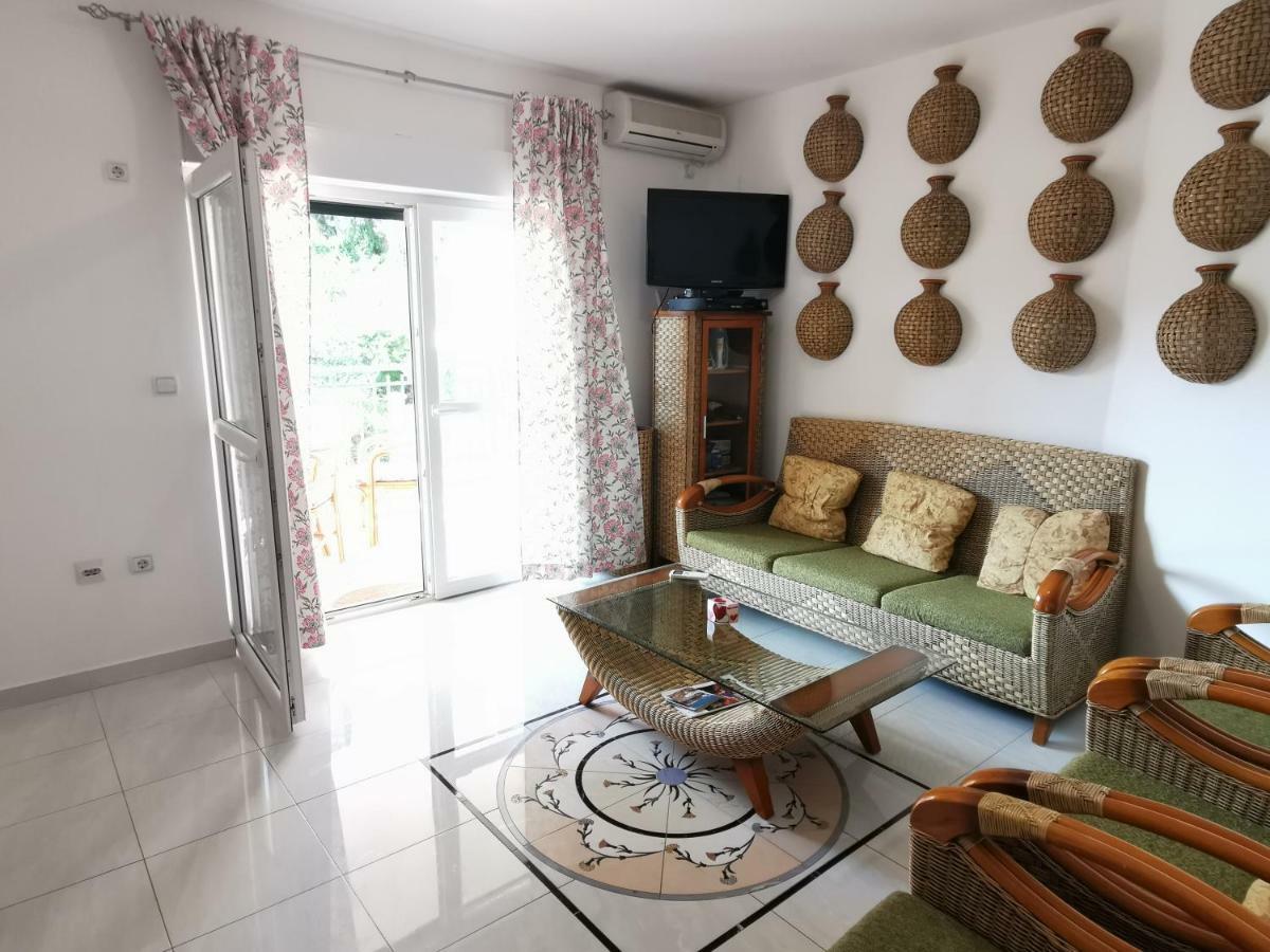 Apartments Rales Sveti Stefan Ngoại thất bức ảnh