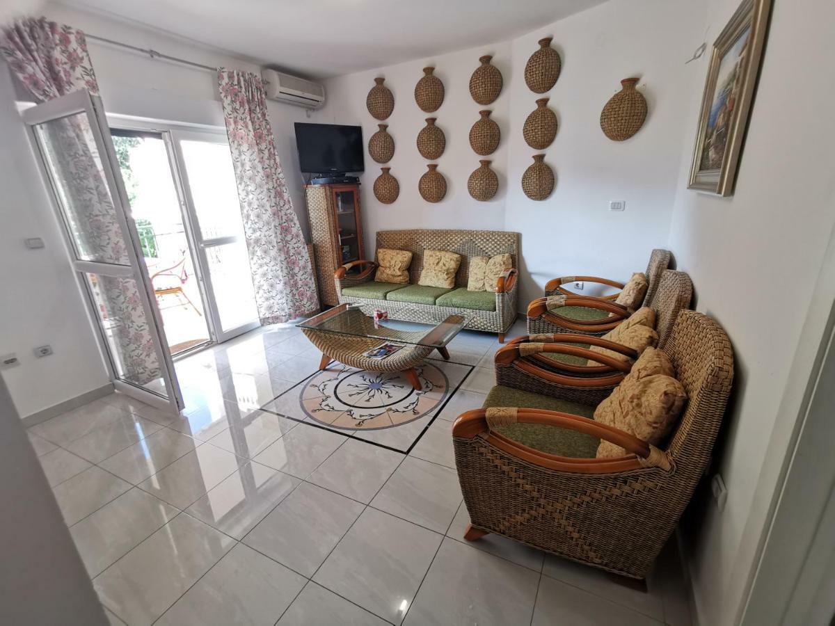Apartments Rales Sveti Stefan Ngoại thất bức ảnh